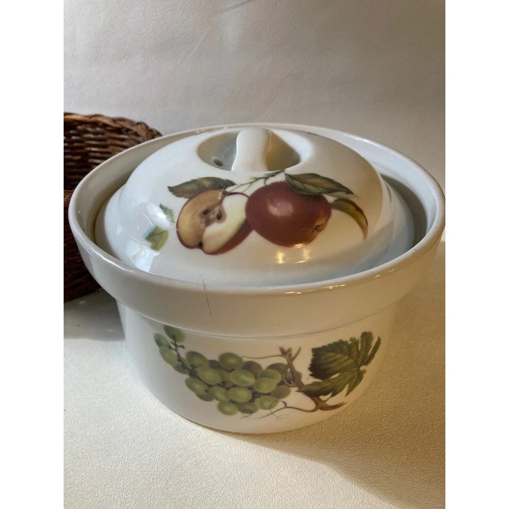 BIA Cordon Bleu Orchard Fruit Ceramic Casserole Dish with Lid and Wicker Basket